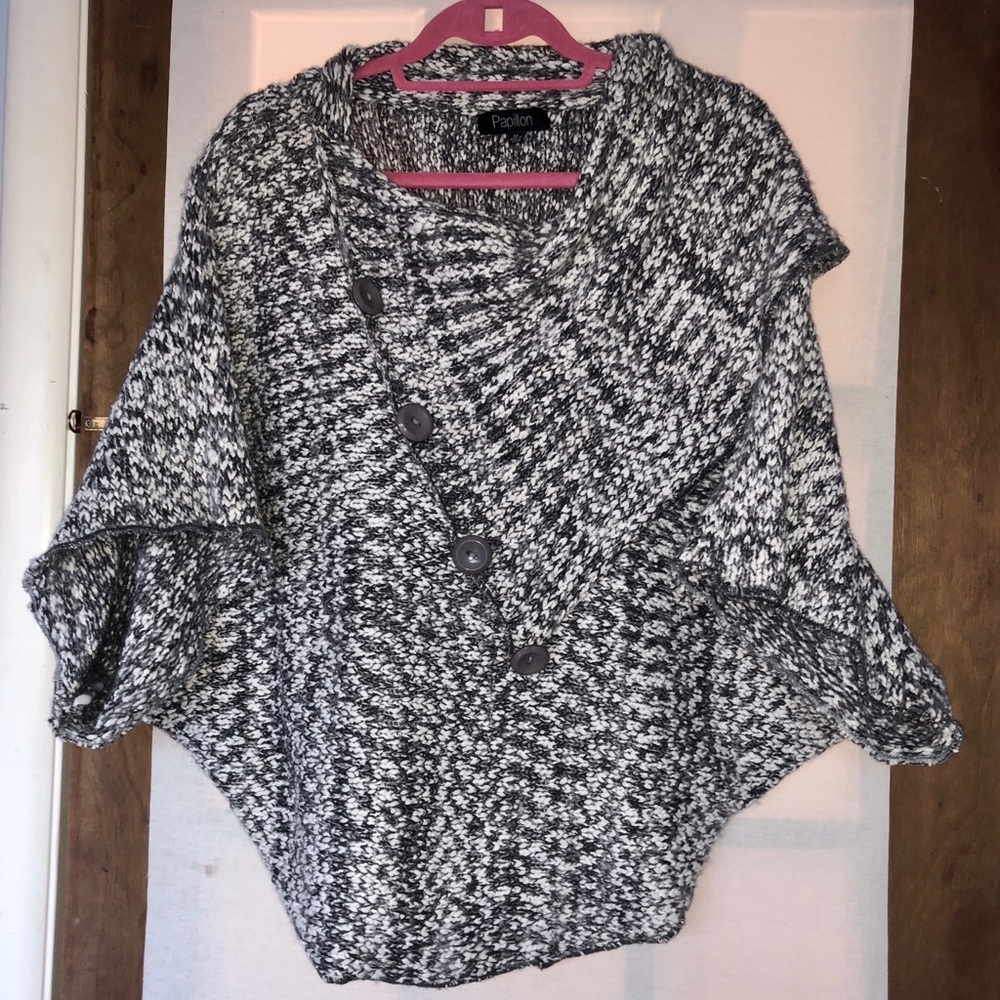Grey knit half-sleeve cardigan